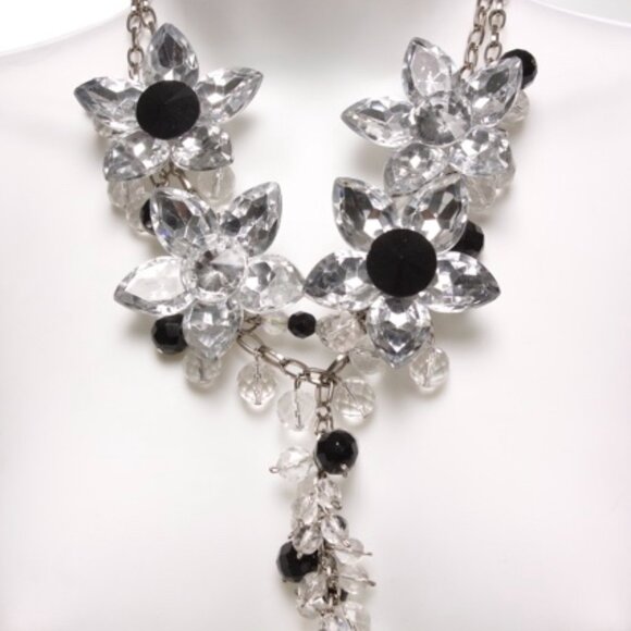 Superb Flowers  and Crystal Beads Necklace - Picture 1 of 2